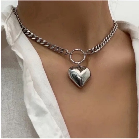 Zara Jewelry - NWOT Zara Silver Heart Pendant Necklace